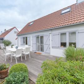 Holiday Home Vissershuisje 09-01 with parking by Interhome, hotel in Bredene