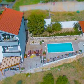 Hill Apartment with Private Pool, viešbutis mieste Kučine
