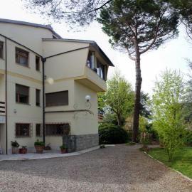 Villa Aurora Rooms for rent, hotelli Sienassa