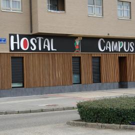 Hostal Campus, hótel í Burgos
