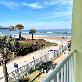 Coastal Cozy - Ocean View at Symphony Beach Club, hotel a Ormond Beach
