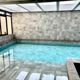 Luxury apartment with balcony and view, hotel in Quito