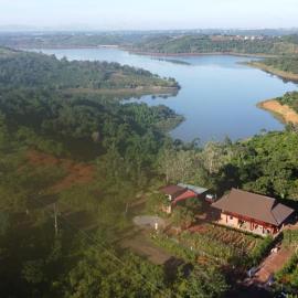 Phuong Nam Gia Trang Farmstay, hotel sa Gia Nghĩa
