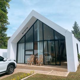 Casa de Gaudi Lembang, ξενοδοχείο σε Lembang