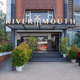 Nexstay River Mouth International, hotel u gradu 'Ferokh'