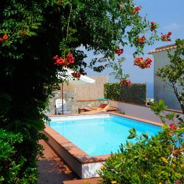 Villa Miramare, piscina e parcheggio a Conca dei Marini, готель у місті Конка-дей-Марині