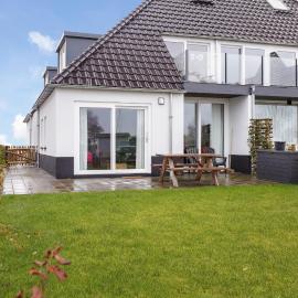 Welcome in - Beneden appartement direct aan het Sneekermeer met tuin, хотел в Offingawier