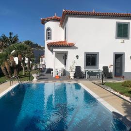 Alamos Gardens and Pool Private Apartment Free Parking
