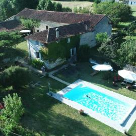Les Granges de la Leigne, Ruffec, hotel in Condac