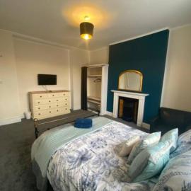 8 Bedroom House For Corporate Stays in Kettering