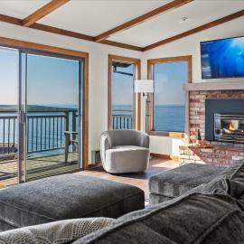 Whale Watch FANTASTIC VIEWS Game Room Dog Friendly، فندق في ديلون بيتش