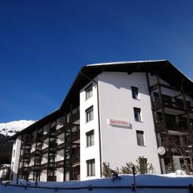 Zuhause in den Alpen Ihre Ferienwohnung mit Hallenbad und Sauna, khách sạn ở Lenzerheide