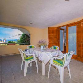 Apartment Dobrinj 1, khách sạn ở Klanice Dobrinj