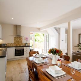 Nestled in the peaceful village of Highleigh Orchard Croft Lodge offers luxury accommodation close to Goodwood Chichester Harbour and West Wittering Beach Ideally situated for Southend Barns weddings, Goodwood events and exploring the beautiful Sussex, Hotel in Chichester