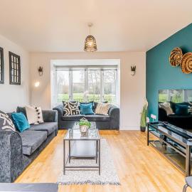Large 5BR House 3 Bathrooms for CONTRACTORS & LONG STAYS free PARKING