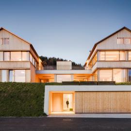 Ferienhaus Bergfrieden Laterns auf 1.170 m, hotelli kohteessa Laterns
