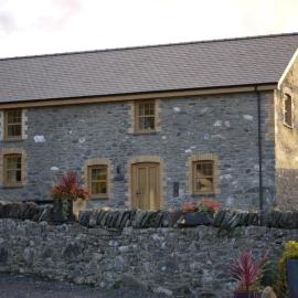 BREATHTAKING VIEWS with a HOT TUB - Bwlch Cliced, hotel in Talybont