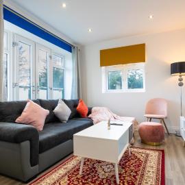 Hatfield Haven - Modern 2-Bed Retreat near Uni, Business Park & City Center, FREE Parking, Big savings on Longer Stays, hotel in Hatfield