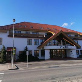 Viesnīca YURA hotel Čeladná BAZÉN A SAUNY ZDARMA pilsētā Čeladna