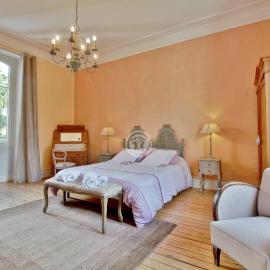 Viesnīca chambre double avec salle d`eau privative pilsētā Tarbe