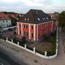 Unterkunft "Villa am Bahnhof"، فندق في Zerbst