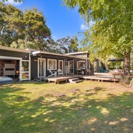 Hatepe Haven - Hatepe Holiday Home, hotel in Waitahanui