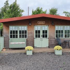 Marshland Alpacas Glamping Lodge, hotel in New Holland