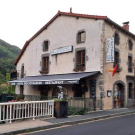 Hôtel des Voyageurs: Ferrières-Saint-Mary şehrinde bir otel