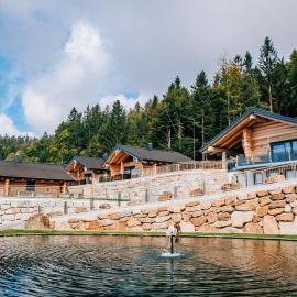 Blockhausen Luxus Chalets، فندق في Oberschwarzenberg