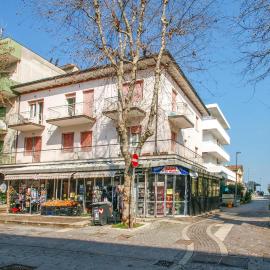 2 Bedroom Cozy Apartment In Igea Marina
