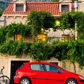 Old stone house VICKO, hotel i Podgora