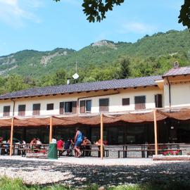 Wolf Village, хотел в Демонте