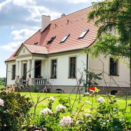Viesnīca Dwór Gogolewo nad Wartą pilsētā Książ Wielkopolski