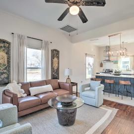 Cozy Home in Historic Area ~ 2 Mi to Main St!, hotel in Greenville