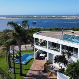 Sunshowers Plett, Hotel in Plettenberg Bay