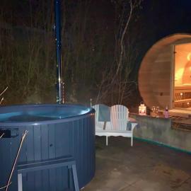 Idylle Seepark - Haus mit Pool und Fasssauna, Hotel in Kirchheim