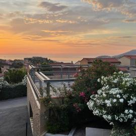 SAPHIR - Vue Mer et Montagne - WIFI FIBRE- PISCINE et GARAGE Privé