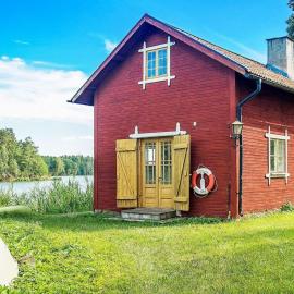 5 person holiday home in FLEN-By Traum, хотел в Flen