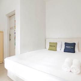 Urbanview Hotel One Family Maribaya by RedDoorz, hotel u gradu 'Lembang'