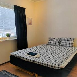 SANDY - Modern Row Aprt (3 rooms) - 24h Check-in, hotel v destinaci Närpiö