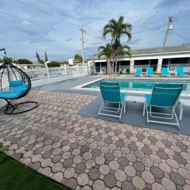 Hollywood Gardens Inn & Suites
