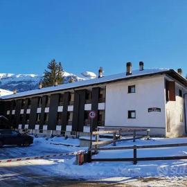 Spazioso trilocale sulle piste da sci, hotell i Folgarida