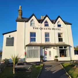 The Queens Hotel Harlech: Harlech şehrinde bir otel