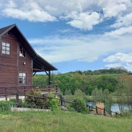 House for rent Mrežnica, hotelli kohteessa Duga Resa