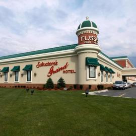 Salvatores Grand Hotel，威廉斯維爾的飯店