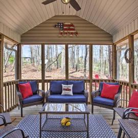 Less than 3 miles to Downtown with firepit, hotel din Ellijay