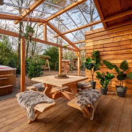 zen-Bungalow NO 3 met sauna en hottub, hotel a Rheezerveen