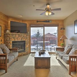 Mountainside Grand Lake Condo w/ Patio!, hotel in Grand Lake
