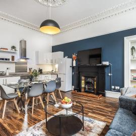 Renfrew Residence Central Glasgow 4-Bed Flat