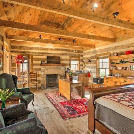 Numerous On-Site Trails: Earlysville Wooded Cabin, hotel din Earlysville